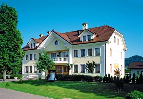 Керамическая черепица Creaton BIBER KLASSIK FINESSE weinrot glasiert